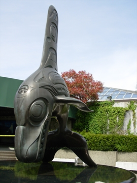 Killer Whale-Chief of the Undersea World statue in Stanley Park, Vancouver, BC, Canada