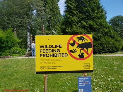 Do not feed the animals sign in Stanley Park, Vancouver, BC, Canada